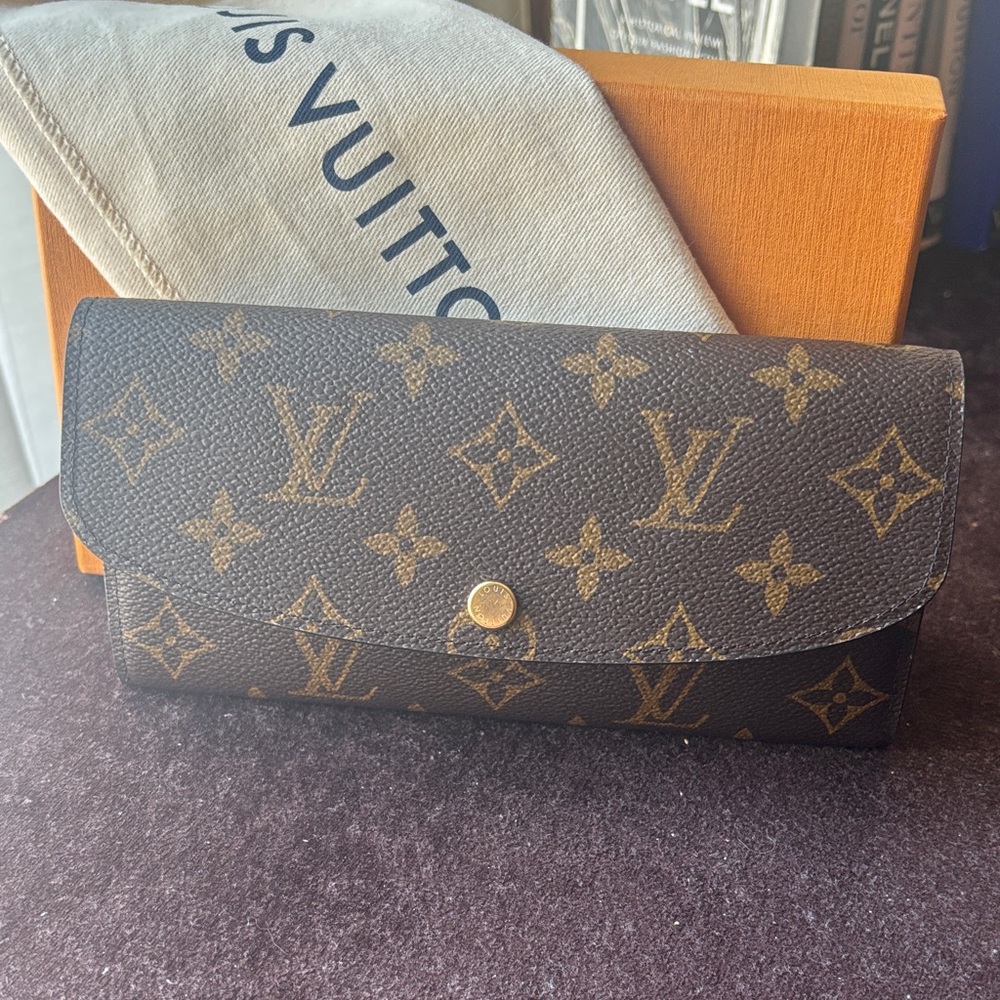 Like New Louis Vuitton Emilie Long Wallet
